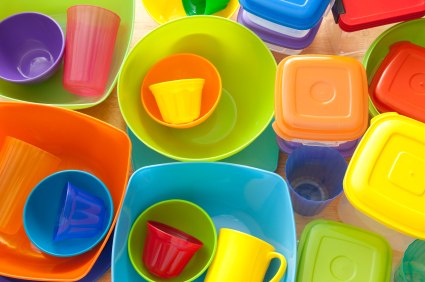 7 способов удалить неприятные запахи с пластиковой посуды после пикника